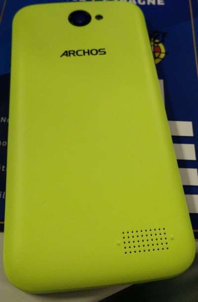ARCHOS_40_Cesium_backcover_yellow_IMG_20140904_195911_nowrmk.jpg